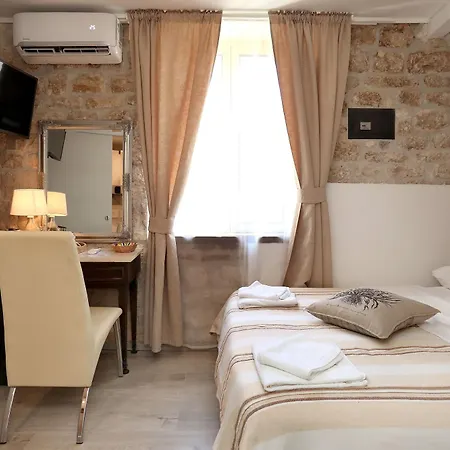 Carrara 3* تروغير