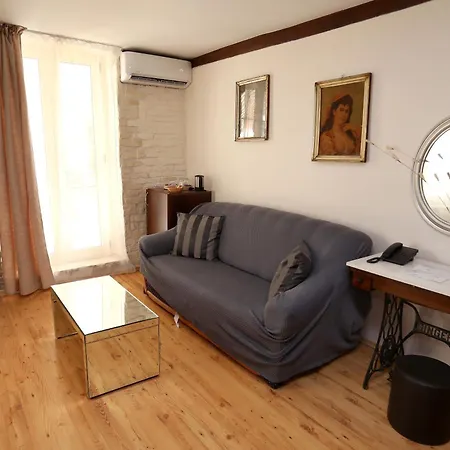 Carrara فندق مبيت وإفطار