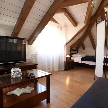 Carrara تروغير