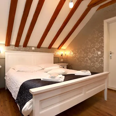 Carrara Bed & Breakfast