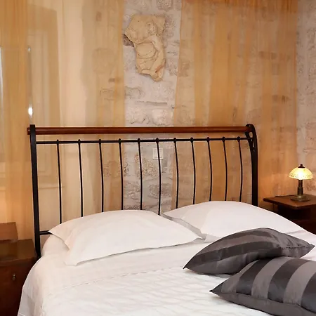 Carrara فندق مبيت وإفطار