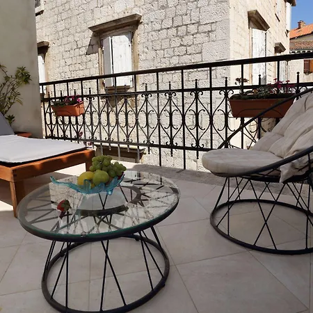 Carrara 3* تروغير