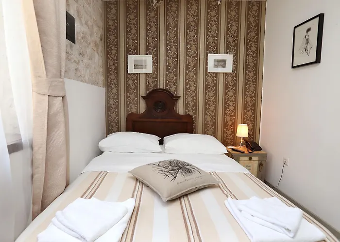 Carrara Bed & Breakfast Traù