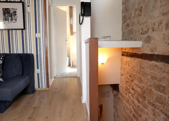 Carrara Bed & Breakfast 3*