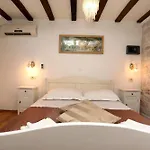B&B Carrara