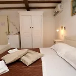 Carrara B&B 트로기르
