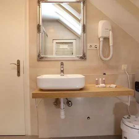 Carrara 3* טרוגיר