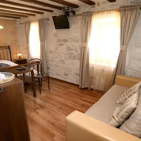 Carrara 3* טרוגיר