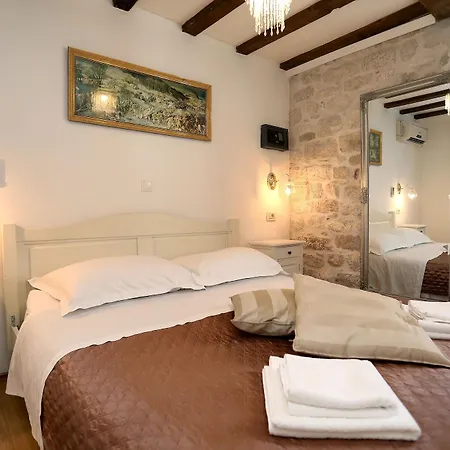 Carrara Trogir