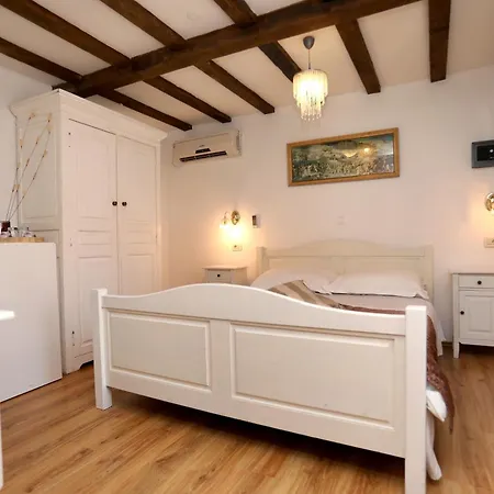 Carrara Bed & Breakfast