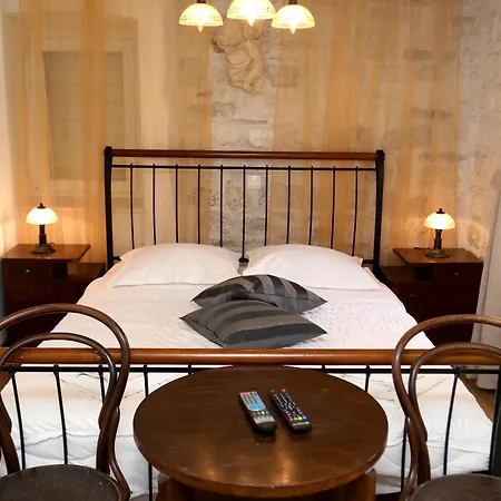 Carrara טרוגיר