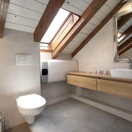 ベッド・アンド・ブレックファスト Carrara トロギール