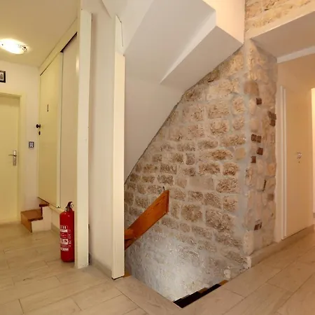Carrara Trogir