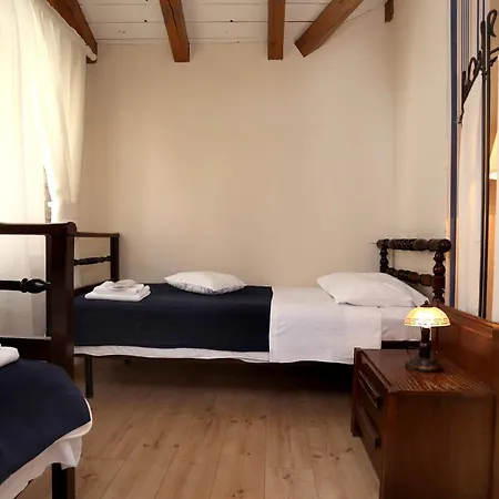 Carrara Bed & Breakfast 3*