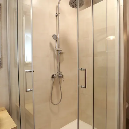 Carrara Bed & Breakfast 3*