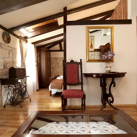 Carrara Bed & Breakfast 3*
