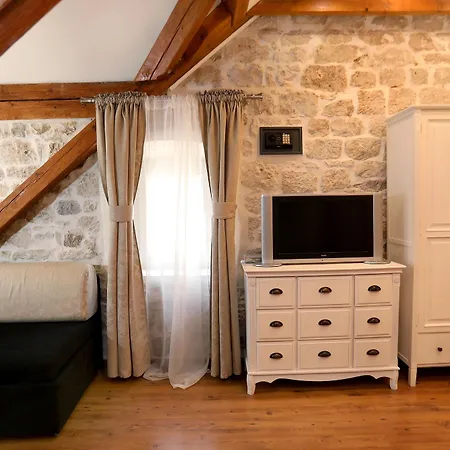 Carrara Bed & Breakfast