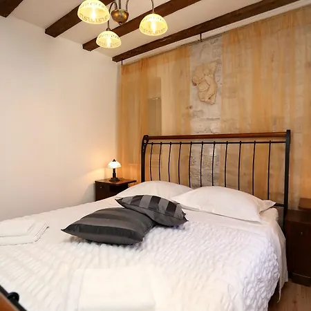 Carrara 3*