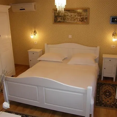 Carrara Trogir