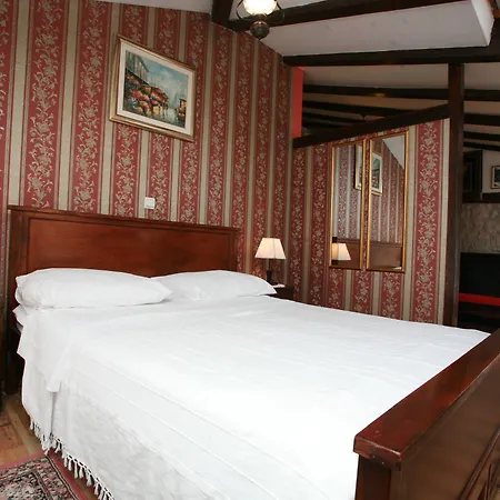 Carrara Bed & Breakfast 3*