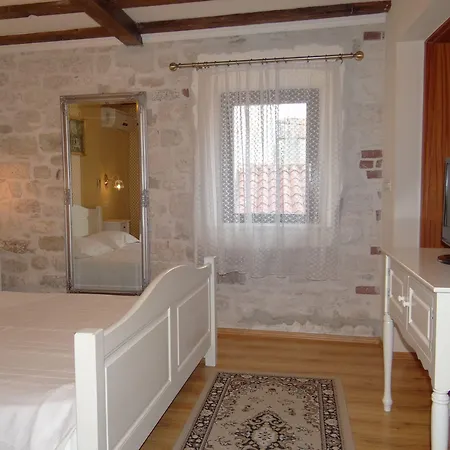 Carrara Bed & Breakfast