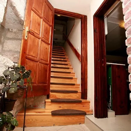Carrara Bed & Breakfast