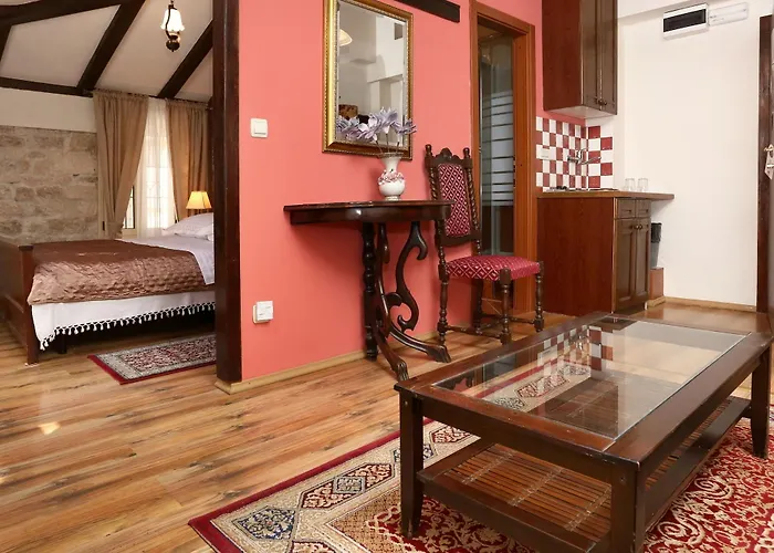Carrara فندق مبيت وإفطار تروغير